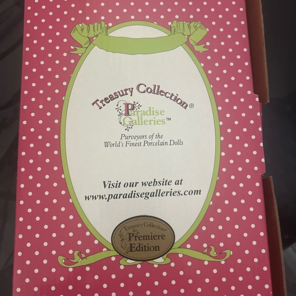 Paradise Galleries Treasury Collection Angel Of Love Patricia Rose 14" Porcelain - Picture 5 of 5